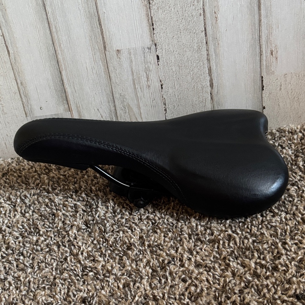 Schwinn‎ ShoWell vXv Padded Saddle Bicycle Bike Seat NEW